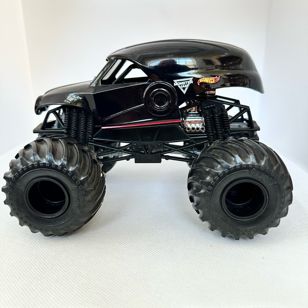 Monster Jam 1:24 Scale N.E.A. Police Monster Truck